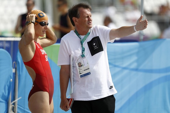 Switzerland&#039;s Nicola Spirig, left, and her coach Brett Sutton prior to the women&#039;s Triathlon in Fort Copacabana at the Rio 2016 Olympic Summer Games in Rio de Janeiro, Brazil, pictured on Sa ...