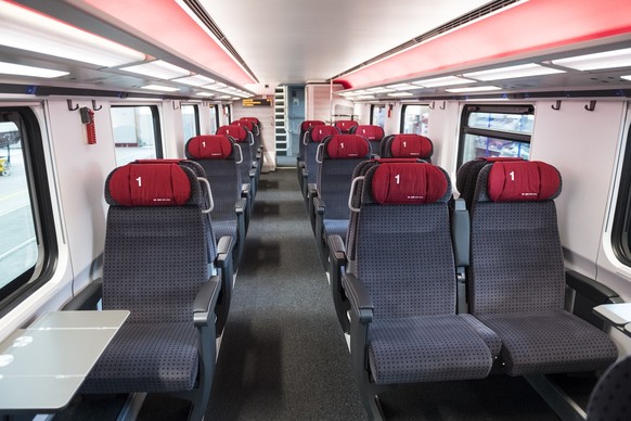 Blick in die 1. Klasse im ersten rundum erneuerten IC2000-Intercity-Zug, praesentiert von der SBB am Donnerstag, 31. Januar 2019 in Olten. Einige der IC2000-Zuege der SBB sind seit 20 Jahren im Einsat ...