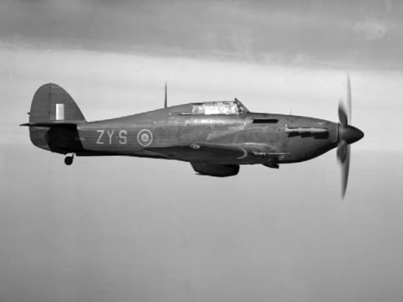 Un chasseur de nuit Hawker Hurricane IIC du No. 247 Squadron RAF basé à Predannack, Cornouailles, piloté par le sous-lieutenant français Helies en 1942. B.J. Daventry, Royal Air Force official photogr ...