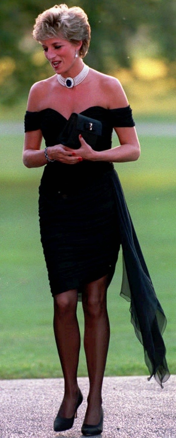 La petite robe noire, signée de la créatrice grecque Christina Stambolian, est devenue un véritable mythe.