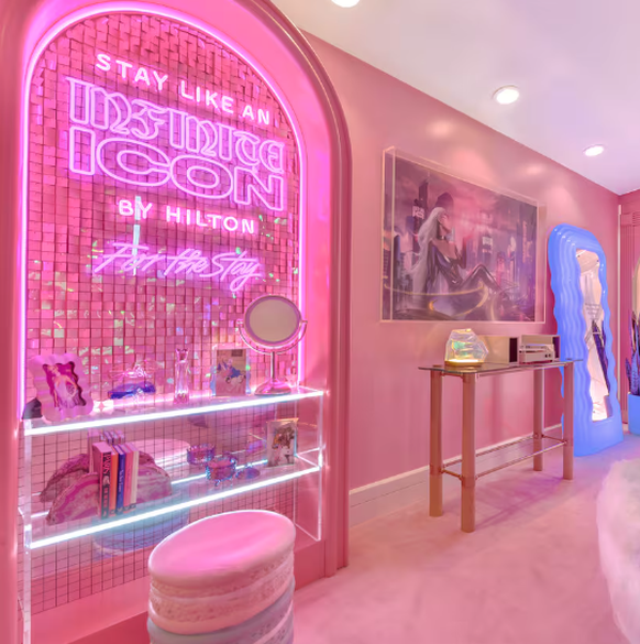 L&#039;une des chambres du Beverly Hilton imaginée par Paris Hilton.