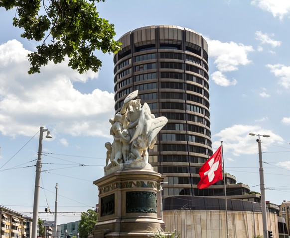 La Banque des règlements internationaux.