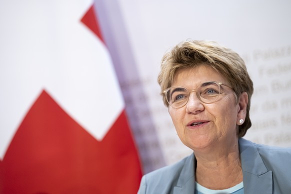 Bundespraesidentin Viola Amherd spricht bei einer Pressekonferenz zum Bericht der Studienkommission fuer Sicherheitspolitik, am Donnerstag, 29. August 2024 in Bern. (KEYSTONE/Anthony Anex)