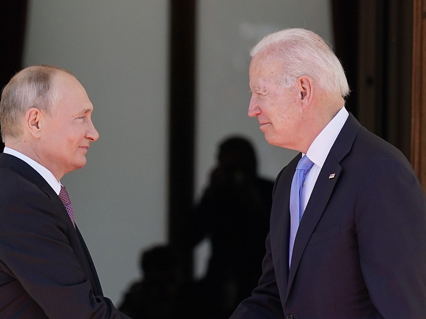 Les pr�sidents Joe Biden et Vladimir Poutine ont �chang� durant plus de deux heures par vid�oconf�rence (Archives).