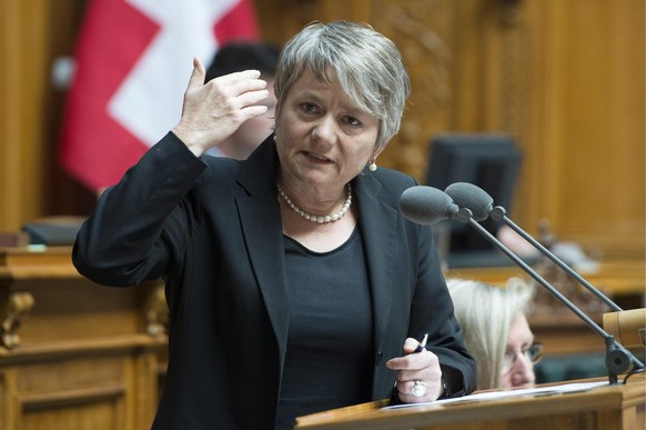 Nationalraetin Jacqueline Fehr, SP ZH, spricht an einer Sondersession im Nationalrat zur Familieninitative am Montag, 15. April 2013, in Bern. (KEYSTONE/Peter Schneider)
