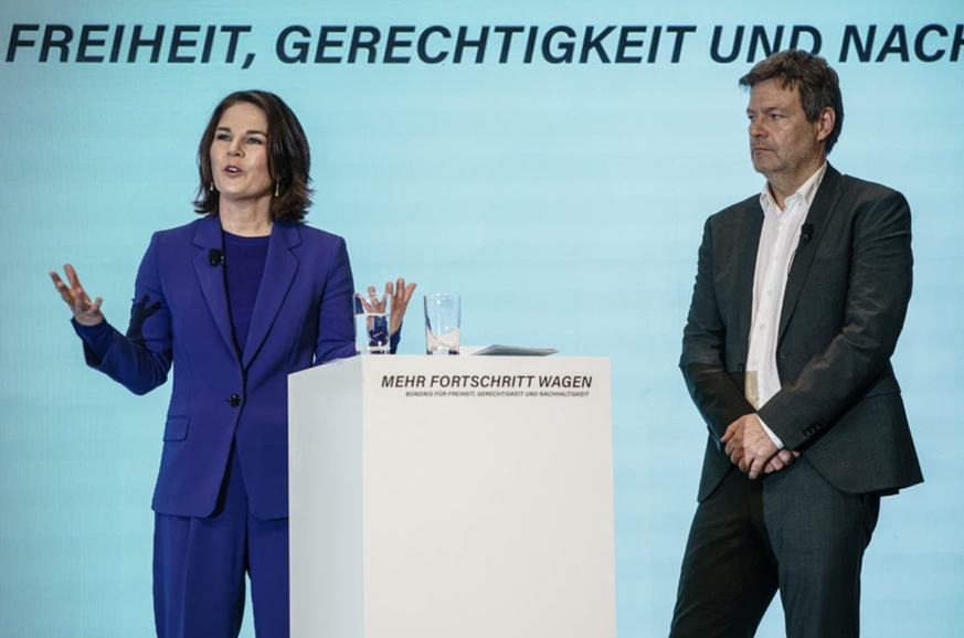 Annalena Baerbock et Robert Habeck. La présidente des Verts sera probablement la future ministre des Affaires étrangères, son collègue le ministre du Climat et de l'Economie.