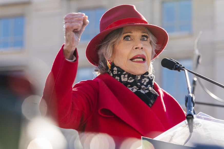 A 85 ans, Jane Fonda n'hésite jamais à descendre dans la rue lorsqu'il s'agit de défende ses convictions.