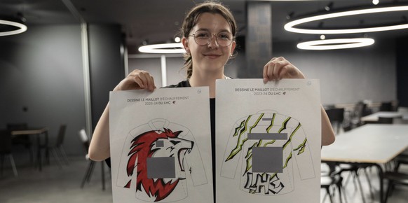 Keyla, jeune supportrice du LHC, avec son projet victorieux.
