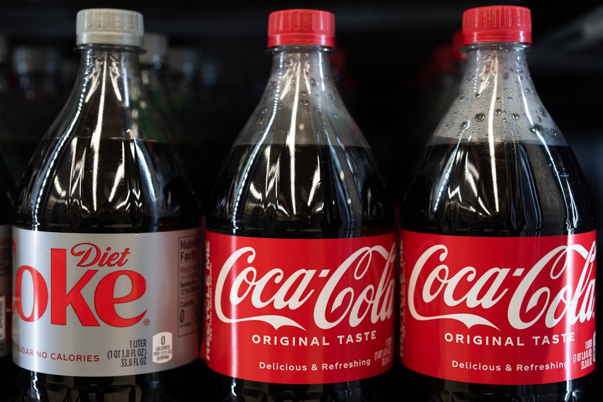 Bottles of Coca-Cola are displayed for sale at Hawthorne Market on Tuesday, Jan. 6, 2026, in Portland, Ore. (AP Photo/Jenny Kane)
Earns Coca Cola