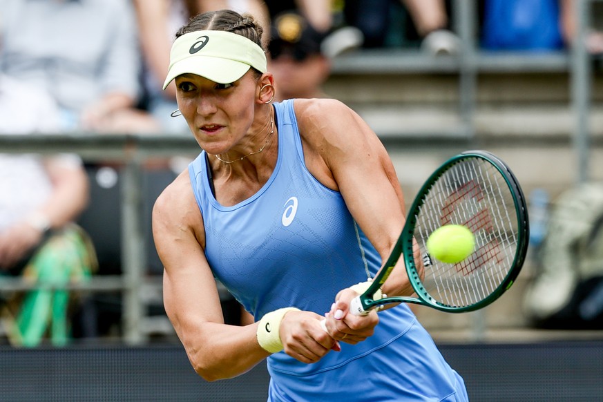 epa12185499 Rebeka Masarova of Switzerland in action during her Round of 16 match against Aryna Sabalenka of Belarus at the WTA German Open tennis tournament in Berlin, Germany, 19 June 2025. EPA/FILI ...