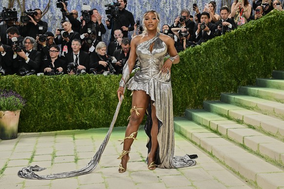 Serena Williams arrives at The Metropolitan Museum of Art's Costume Institute benefit gala celebrating the opening of the "Costume Art" exhibition on Monday, May 4, 2026, in New York. ( ...