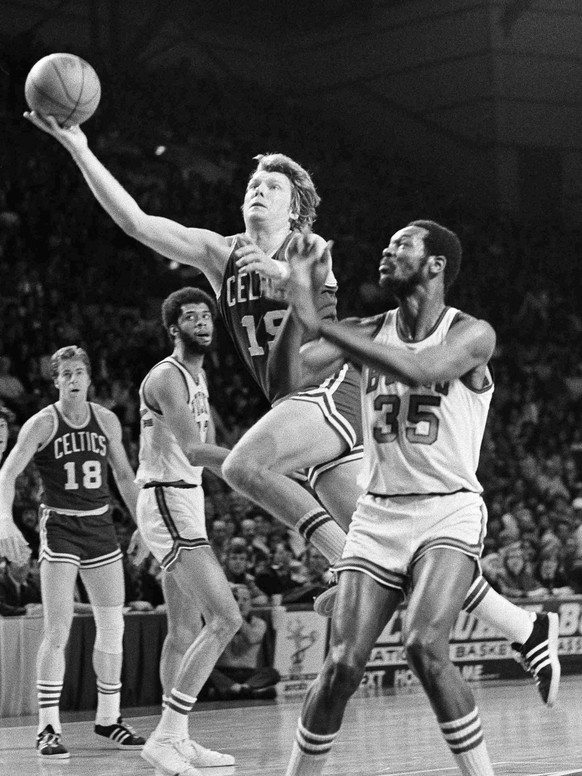FILE - Boston Celtics' Don Nelson (19) goes to the basket against Milwaukee's Cornell Warner (35) during a NBA Championship game, May 12, 1974, in Milwaukee. (AP Photo, File)