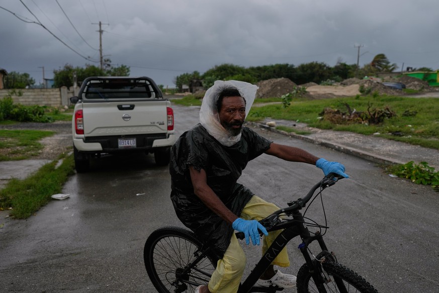 A man rides a bicycle ahead of the forecast arrival of Hurricane Melissa in Kingston, Jamaica, Sunday, Oct. 26, 2025. (AP Photo/Matias Delacroix)
Jamaica Extreme Weather