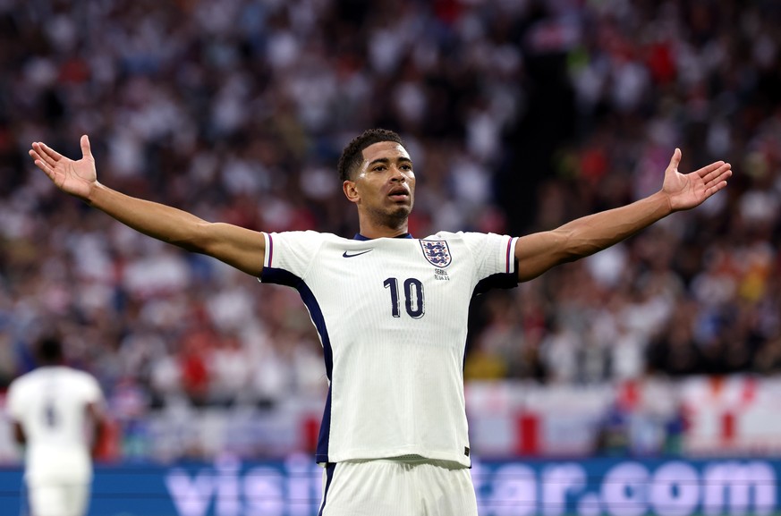 epa11416147 Jude Bellingham of England celebrates scoring the 1-0 during the UEFA EURO 2024 group C match between Serbia and England in Gelsenkirchen, Germany, 16 June 2024. EPA/CHRISTOPHER NEUNDORF