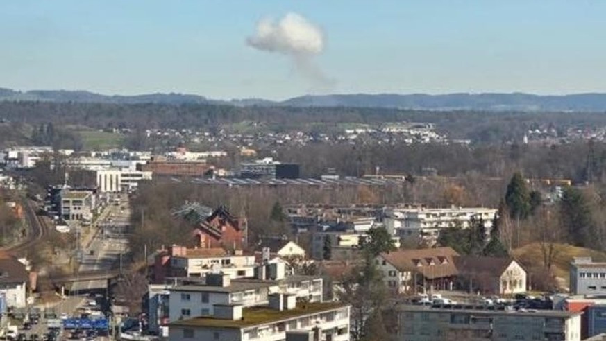 Une forte explosion a été signalée mercredi en début d’après-midi dans la région d’Illnau-Effretikon, dans le canton de Zurich. Plusieurs médias, dont Blick et 20 Minuten, relatent un «violent» ou «én ...