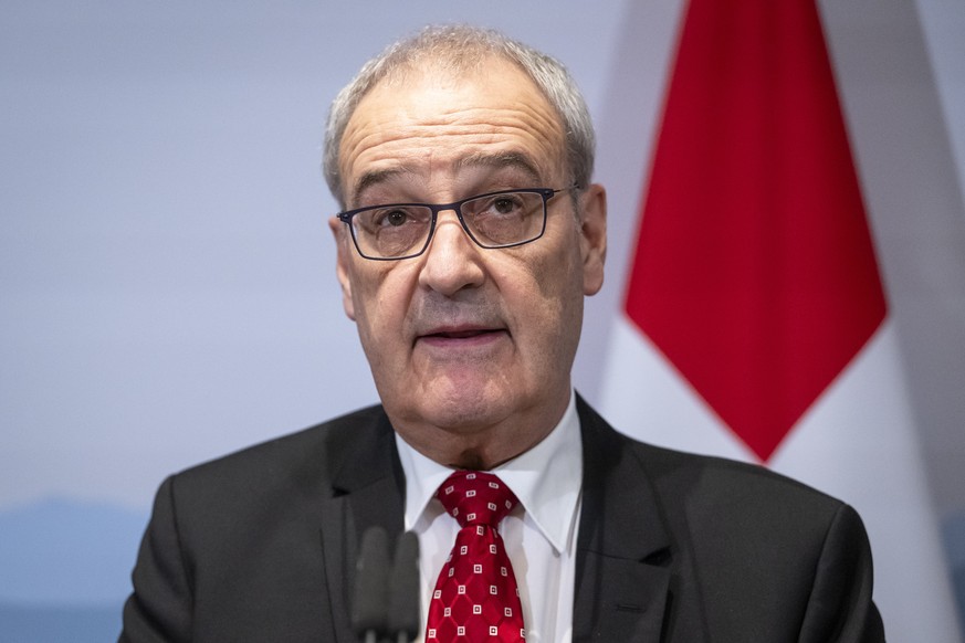 Guy Parmelin, Bundespraesident, Vorsteher des Eidgenoessischen Departements für Wirtschaft, Bildung und Forschung (WBF), Schweiz, spricht an einer Medienkonferenz nach dem Vierertreffen der deutschspr ...