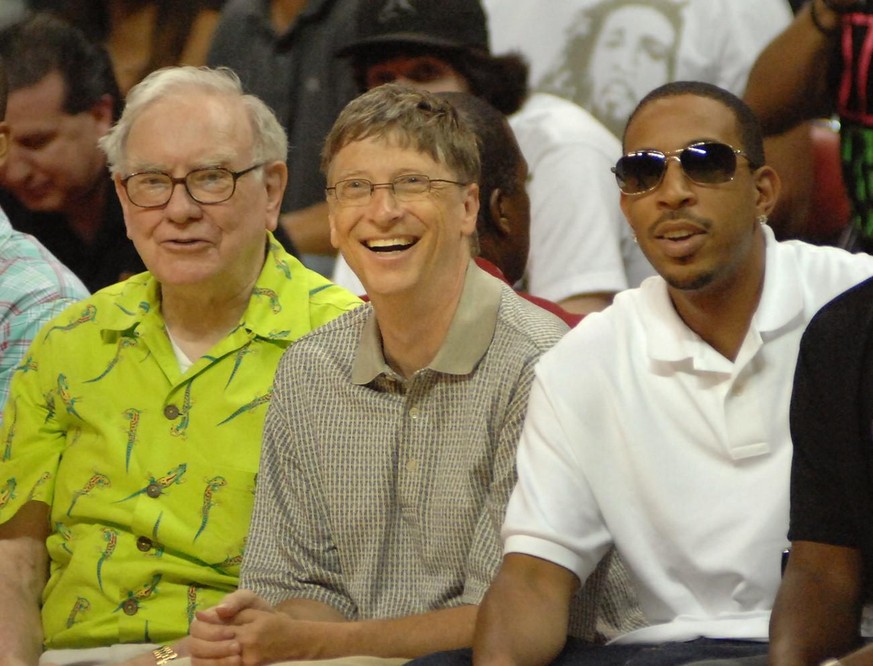 Warren Buffett, Bill Gates et Ludacris à un match de basket, en 2008.