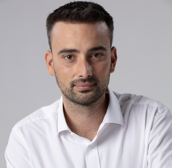 Jonas Schneiter, journaliste et producteur romand.