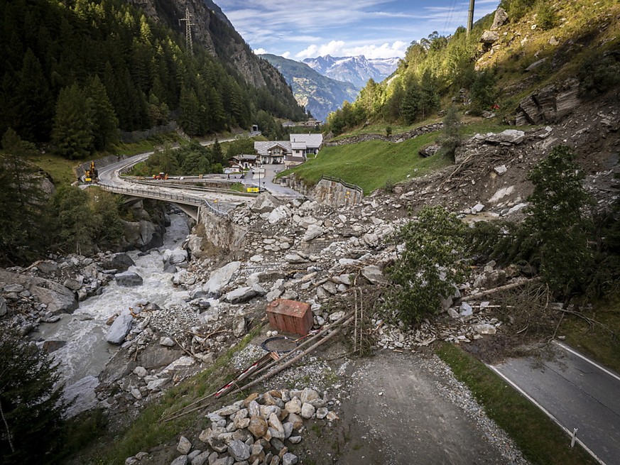 Le dynamitage des gros blocs de pierre dans la vall