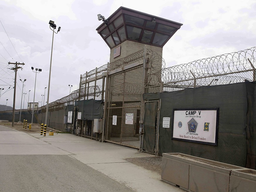 La prison de Guantanamo, située en territoire américain sur l'île de Cuba, a compté jusqu'à près de 800 prisonniers.