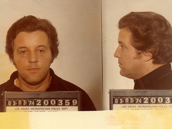 Anthony John Spilotro (né le 19 mai 1938 à Chicago) est un mafieux italo-américain des années 1970. Spilotro était surnommé «la fourmi» ou «Tony le dur» par la presse, puis par le FBI. Il était actif  ...