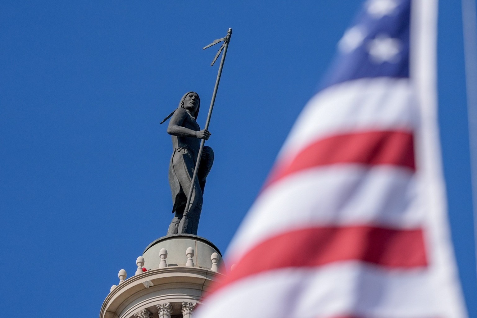 Les Etats-Unis ont créé peu d&#039;emplois le mois dernier et le taux de chômage a progressé, selon les données officielles publiées vendredi, alors que le précédent rapport avait été jugé «bidonné» e ...