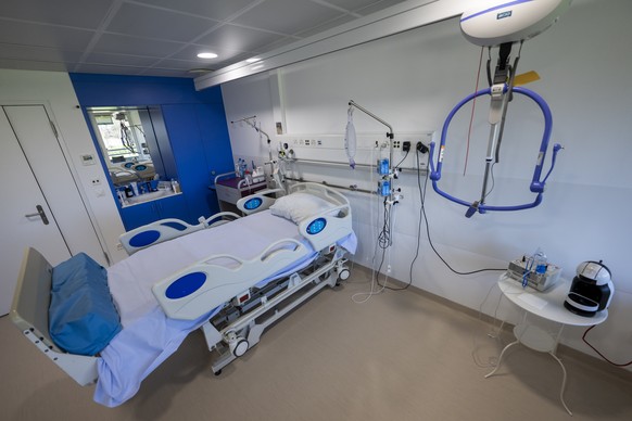 Une vue sur une chambre et un lit specialement equipee pour recevoir des patients gravement cerebrolesees, lors d&#039;une presentation d&#039;une nouveau lieu de soins et de sejour pour personne grav ...