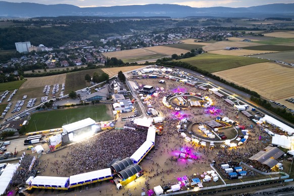 epa13162430 An aerial photo taken with a drone shows festivalgoers listening to Dutch DJ Afrojack perform on the main stage of the 30th Venoge Festival in Penthaz, Switzerland, 11 August 2026. EPA/LAU ...