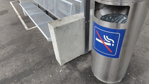Gare CFF de La Chaux-de-Fonds. Opération des CFF contre la cigarette