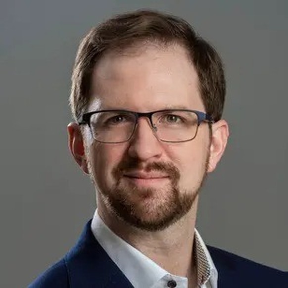Michael Bohnert est ingénieur agréé par la RAND. Il a contribué à des travaux d&#039;analyse pour l&#039;US Navy, les garde-côtes américains, le SOCOM, l&#039;US Air Force, le Département de la Défens ...
