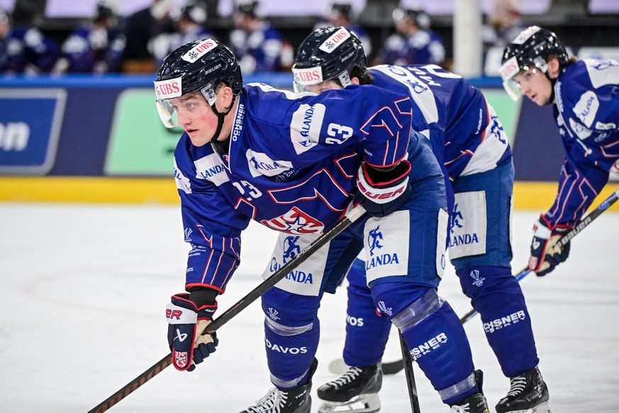 epa12618010 Selects' Eric Pohlkamp in action during the Spengler Cup semi-finals ice hockey match between US Collegiate Selects and Sparta Prague, in Davos, Switzerland, 30 December 2025. EPA/MEL ...