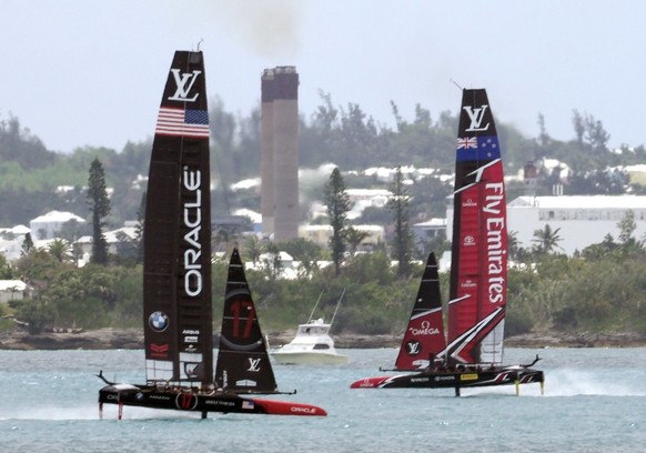epa06045836 Emirates Team New Zealand (R) and Oracle Team USA (L) practice in the Great Sound, Bermuda, 23 June 2017. Team Emirates New Zealand is challenging defender Oracle Team USA to take home the ...