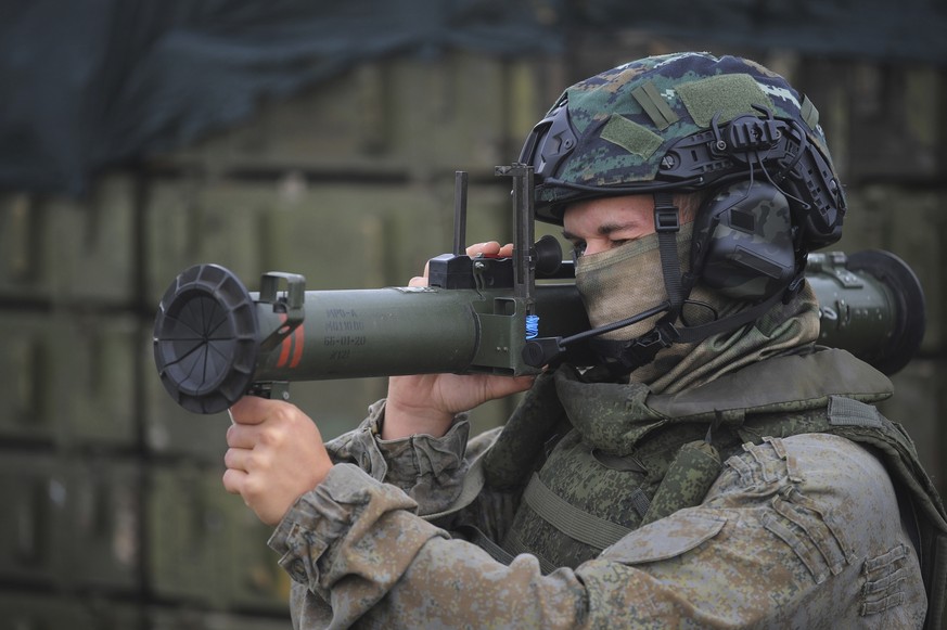 An instructor shows to recruits how to use a man-portable missile during a military training at a firing range in the Rostov-on-Don region in southern Russia, Tuesday, Oct. 4, 2022. Russian Defense Mi ...