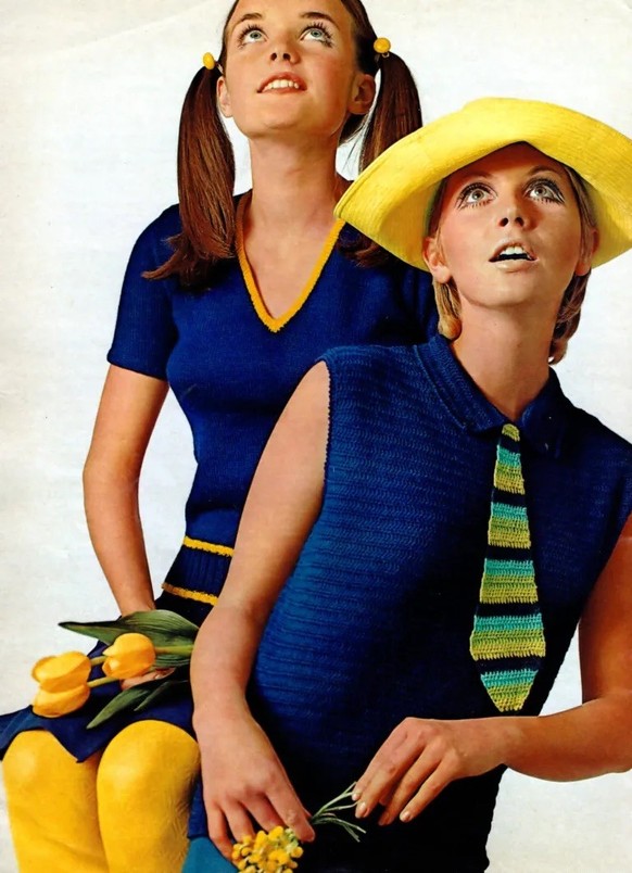 60s &amp;amp; 70s Als Häkeln und Stricken plötzlich sexy wurden. 

https://blog.vintagepatternsdazespast.com/free-vintage-crochet-knitting-dress-romper-shell-patterns/