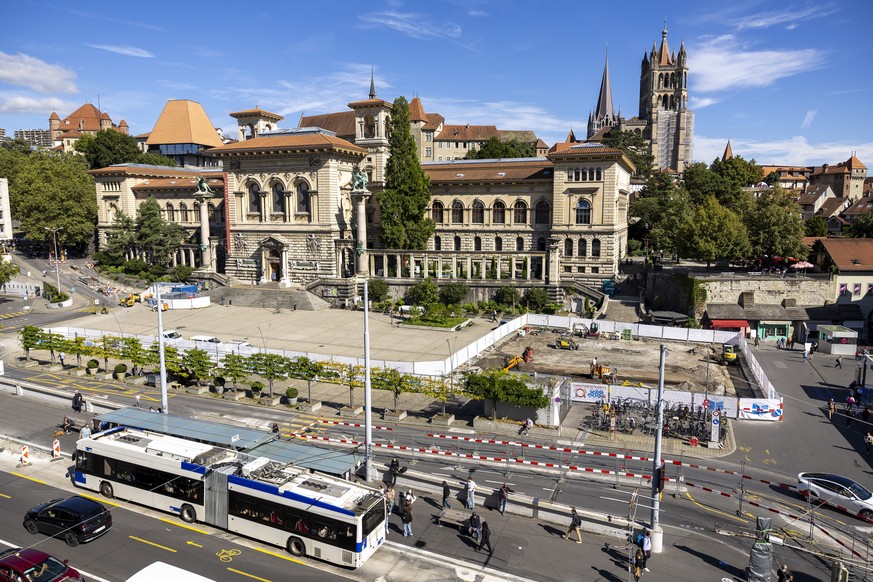 Des ouvriers travaillent sur la chantier de la place de Riponne, ce vendredi 6 septembre 2024 a Lausanne. Le parking de la Riponne a Lausanne fait l'objet de travaux d'assainissement et de s ...
