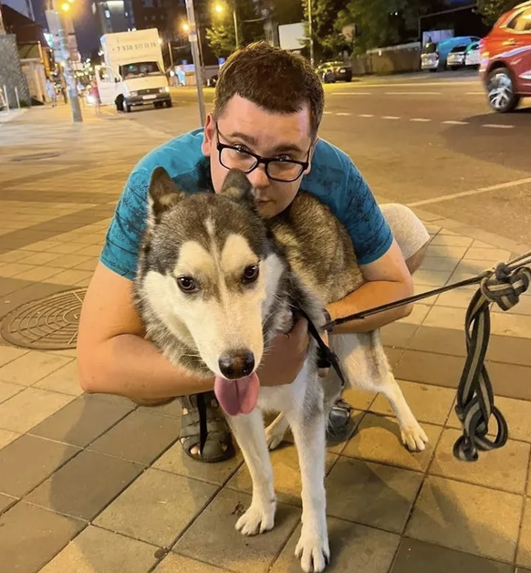 Ivan Petunin et son chien. Une photo tirée du compte Instagram du rappeur russe.