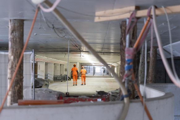 Des ouvriers s'activent sur le chantier de la gare CFF de Lausanne lors d'une visite de presse visant a presenter l'avancement des travaux de modernisation et de transformation du site, ...