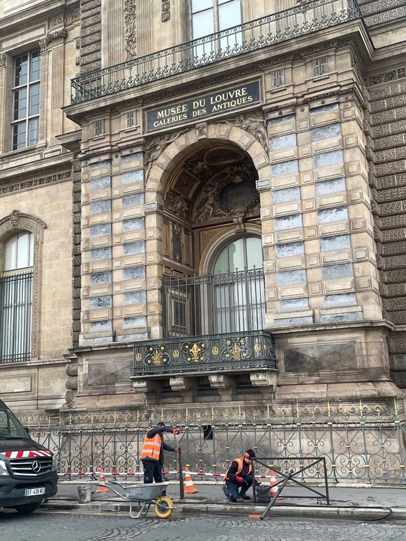 "C'est un mensonge" : Un initié révèle des abus au Louvre