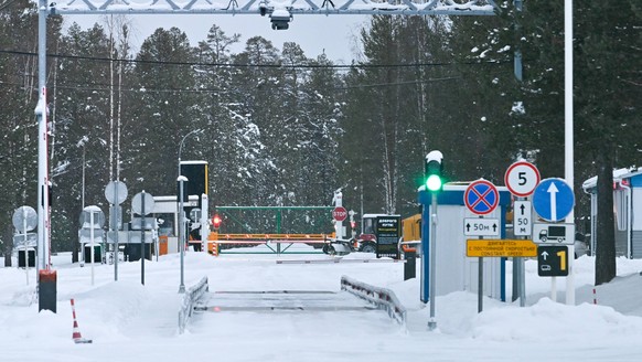 Russia: Russian-Finnish border in Murmansk Region RUSSIA, MURMANSK REGION - NOVEMBER 29, 2023: A view of the Lotta automobile crossing point on the Russian-Finnish border. According to the Yle news po ...