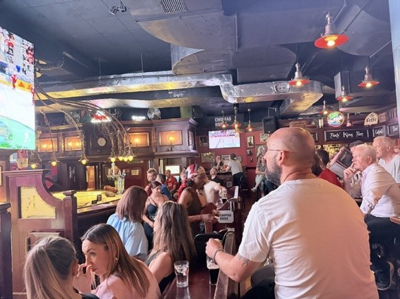 Ambiance des grands soirs au King Size, un bar lausannois.