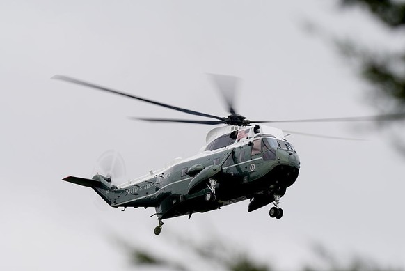 WINDSOR, ENGLAND - SEPTEMBER 17: Marine One, carrying US President Donald Trump and First Lady Melania Trump comes in to land at Windsor Castle during their state visit on September 17, 2025 in Windso ...