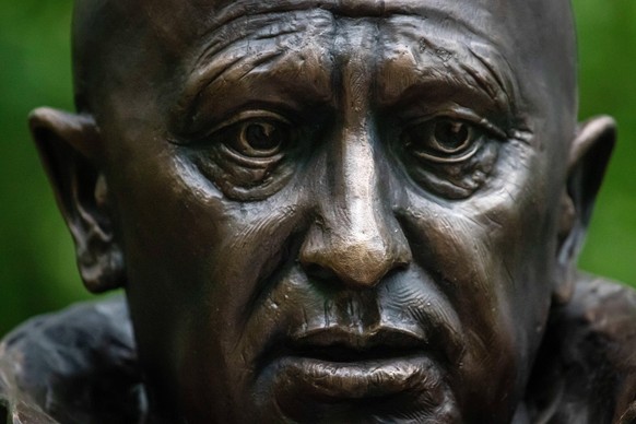June 1, 2024, St. Petersburg, Russia: A sculpture to the head of the PMC Evgeny Prigozhin is unveiled next to his grave at the Porokhovskoye cemetery in St. Petersburg in honor of his birthday. A monu ...
