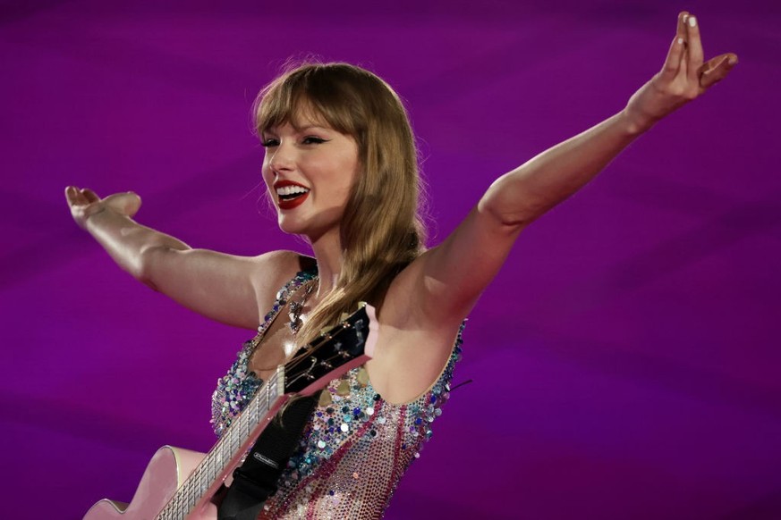 SINGAPORE, SINGAPORE - MARCH 02: EDITORIAL USE ONLY. NO BOOK COVERS Taylor Swift performs during &quot;Taylor Swift | The Eras Tour&quot; at the National Stadium on March 02, 2024 in Singapore. (Photo ...