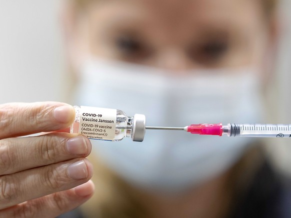 La vaccination constitue une protection efficace, y compris contre les nouveaux variants.
