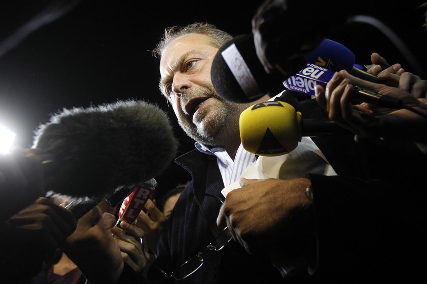 Eric Dupond-Moretti, the lawyer representing Montpellier handball players Nikola and Luka Karabatic, answers questions from journalists as he leaves the courthouse at Montpellier, south France, Tuesda ...