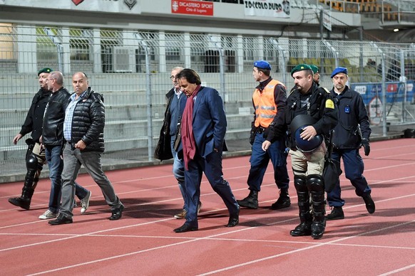 Sion&#039;s President Christian Constantin, center, escorted by the police, during the Super League soccer match FC Lugano against FC Sion, at the Cornaredo stadium in Lugano, Thursday September 21, 2 ...