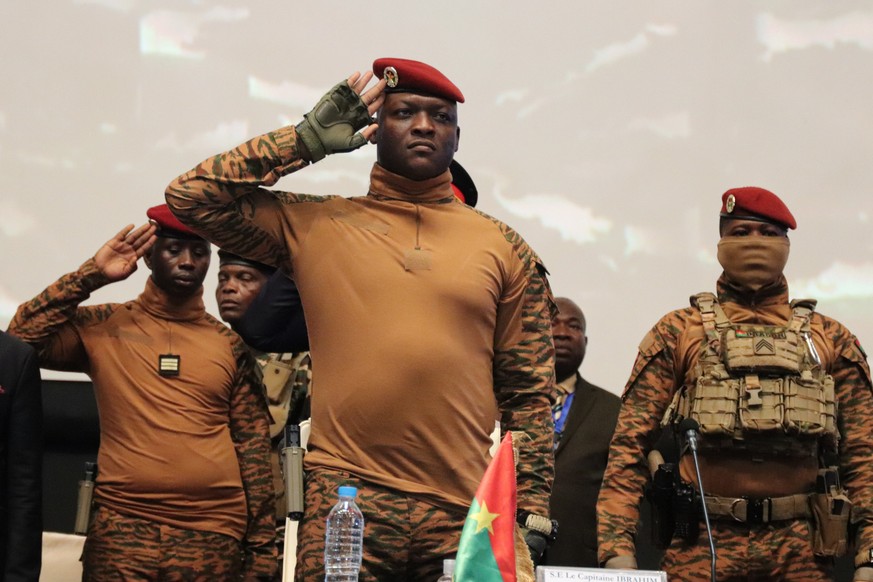 epa11462680 Interim leader of Burkina Faso Captain Ibrahim Traore (C) salutes at the start of the first ever Alliance of Sahel States summit in Niamey, Niger, 06 July 2024. The junta-leaders in Mali,  ...