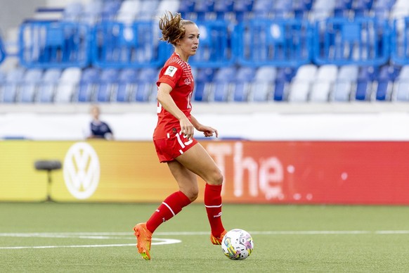 Switzerland&#039;s midfielder Lia Waelti controls the ball, during the FIFA Women&#039;s World Cup 2023 qualifying round group G soccer match between the national soccer teams of Switzerland and Moldo ...