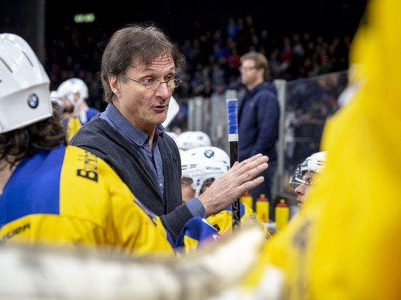 HC Davos Cheftrainer Arno Del Curto waehrend dem Eishockey-Meisterschaftsspiel der National League A zwischen den ZSC Lions und dem HC Davos am Sonntag, 25. November 2018, in Zuerich. Del Curto hat am ...