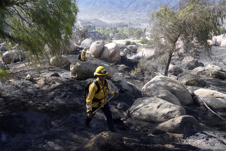 Plus de 300 pompiers luttent contre l'incendie.